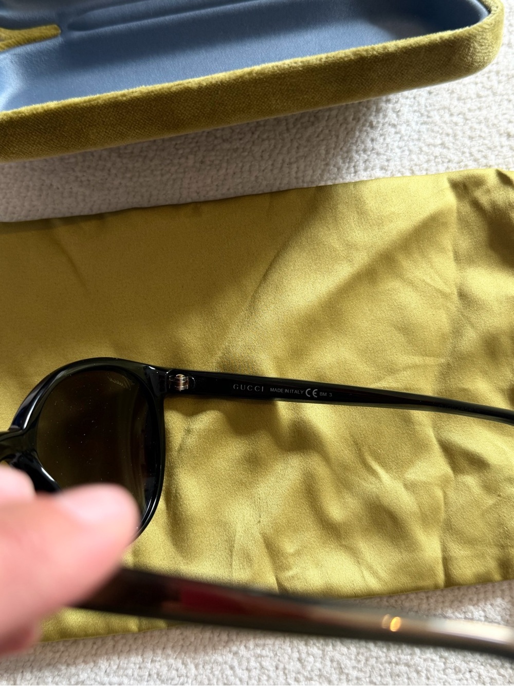 Gucci Black Oval Sunglasses with Olive Pouch and Case - Picture 3 of 4